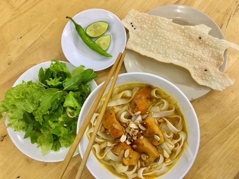 Mì Quảng Cá Lóc - Yellow Quang Noodles with Snakehead Fish - Delicious Vietnam