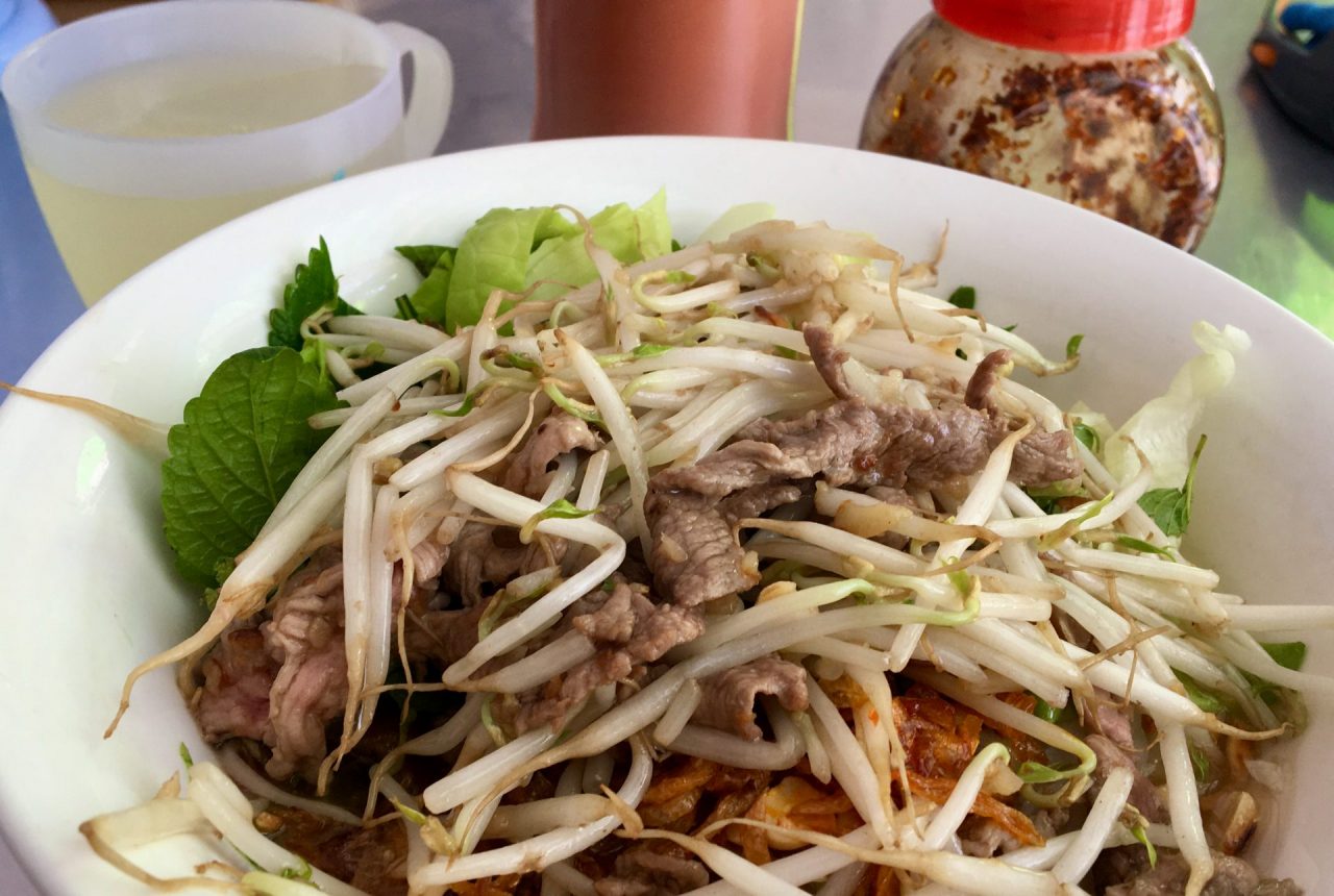 Vietnamese Beef Noodle Salad - Phở Trộn Thịt Bò